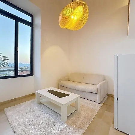 Appartamento Charming 2-room In